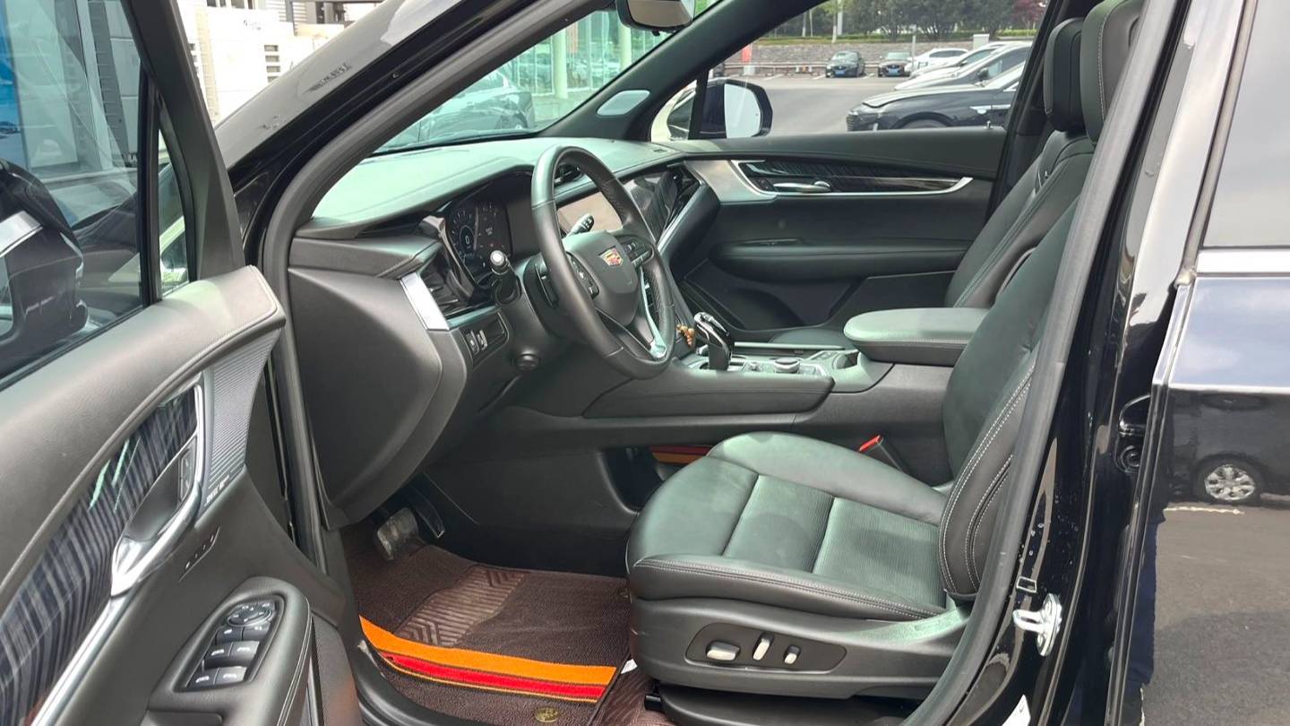 CADILLAC 2025 XT6 2.0T Six seater 4WD Luxury Executive Classic Edition