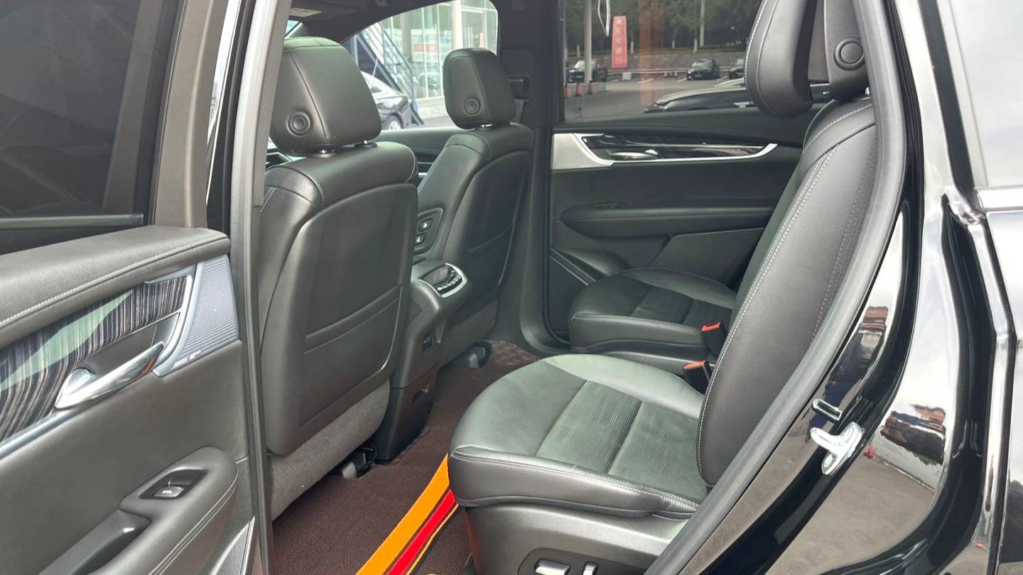 CADILLAC 2025 XT6 2.0T Six seater 4WD Luxury Executive Classic Edition