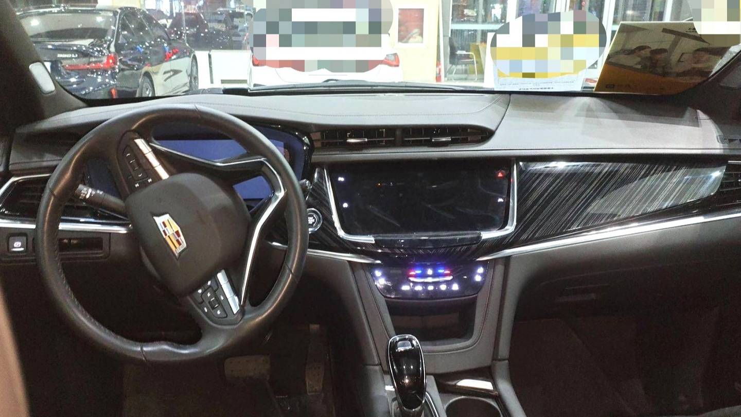 CADILLAC 2025 XT6 2.0T Six seater 4WD Luxury Executive Classic Edition