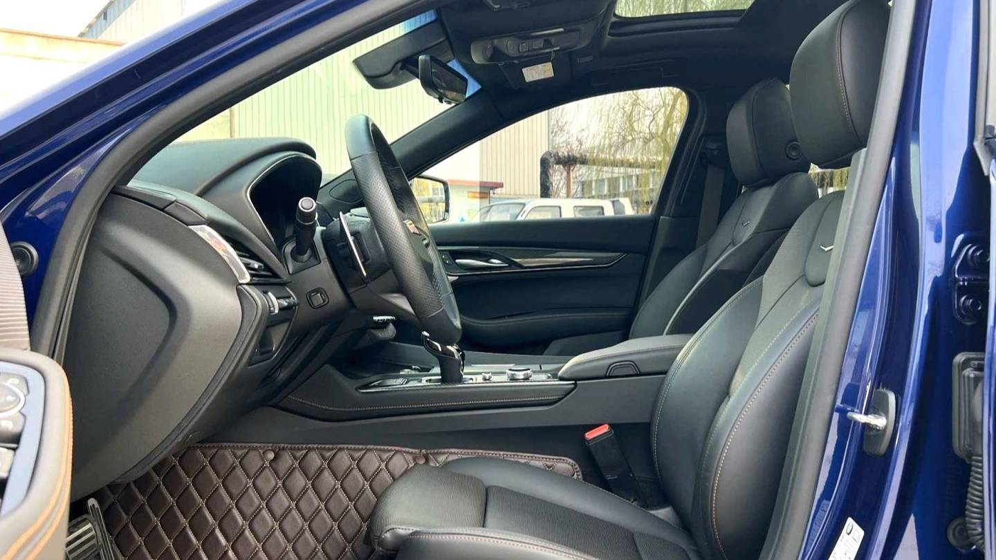 CADILLAC 2023 CT5 28T Platinum Type