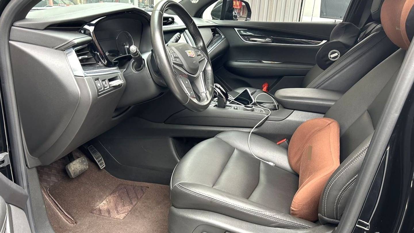 CADILLAC 2022 XT5 2.0T two wheel drive luxury model