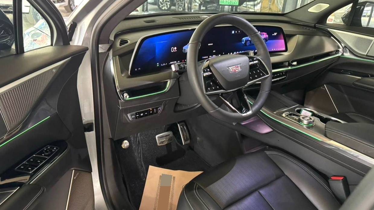 CADILLAC 2025 XT5 2.0T Prestige Model