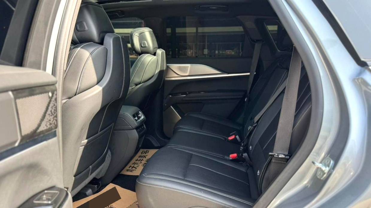 CADILLAC 2025 XT5 2.0T Prestige Model