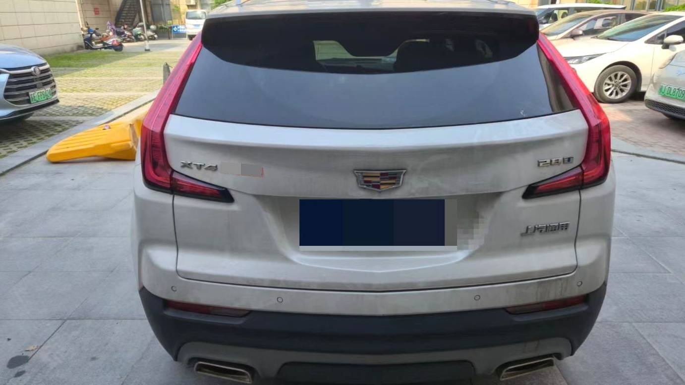 CADILLAC 2022 XT4 28T two wheel drive luxury model