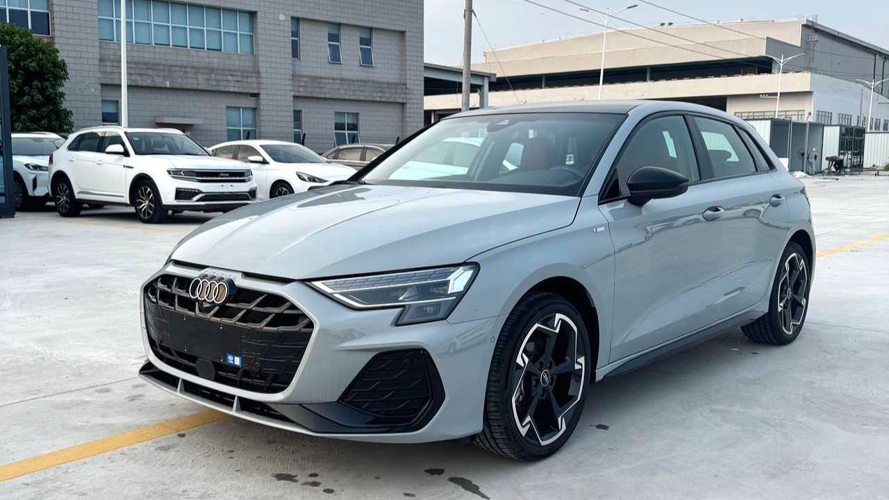 Audi 2025 A3 Sportback 35TFSI Flying Premium+Luxury Selection Package