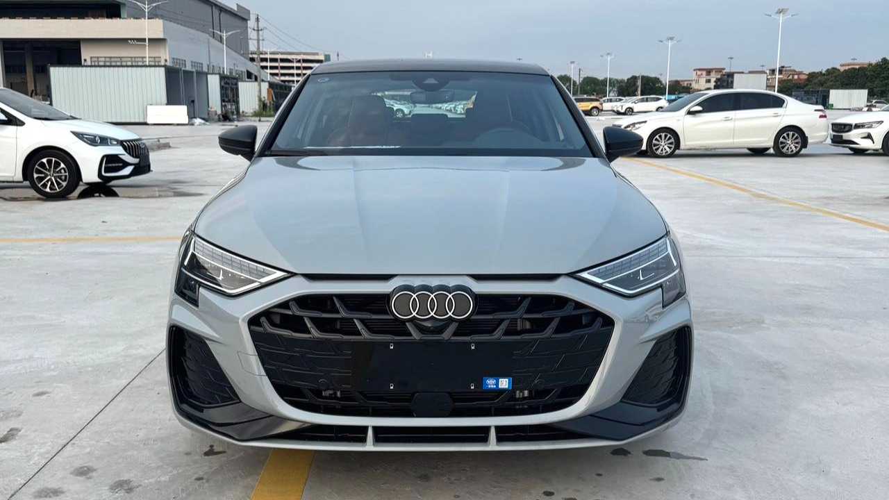 Audi 2025 A3 Sportback 35TFSI Flying Premium+Luxury Selection Package