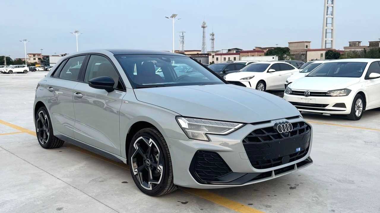 Audi 2025 A3 Sportback 35TFSI Flying Premium+Luxury Selection Package