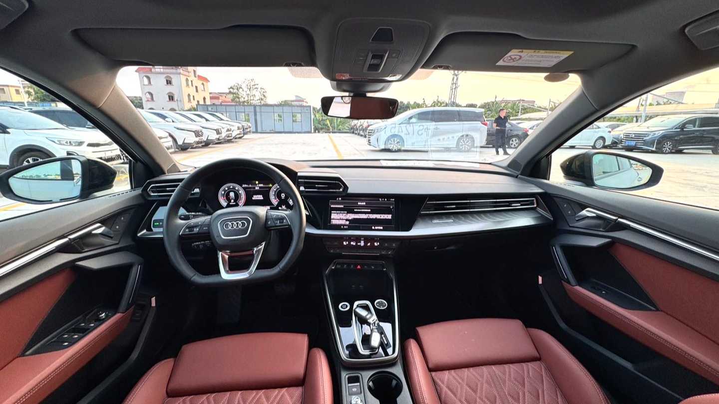 Audi 2025 A3 Sportback 35TFSI Flying Premium+Luxury Selection Package