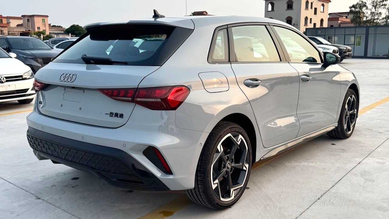 Audi 2025 A3 Sportback 35TFSI Flying Premium+Luxury Selection Package