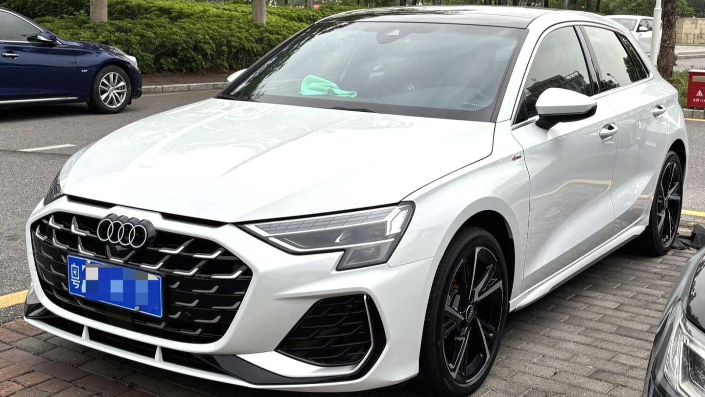 Audi 2025 A3 Sportback 35TFSI Flying Luxury Edition