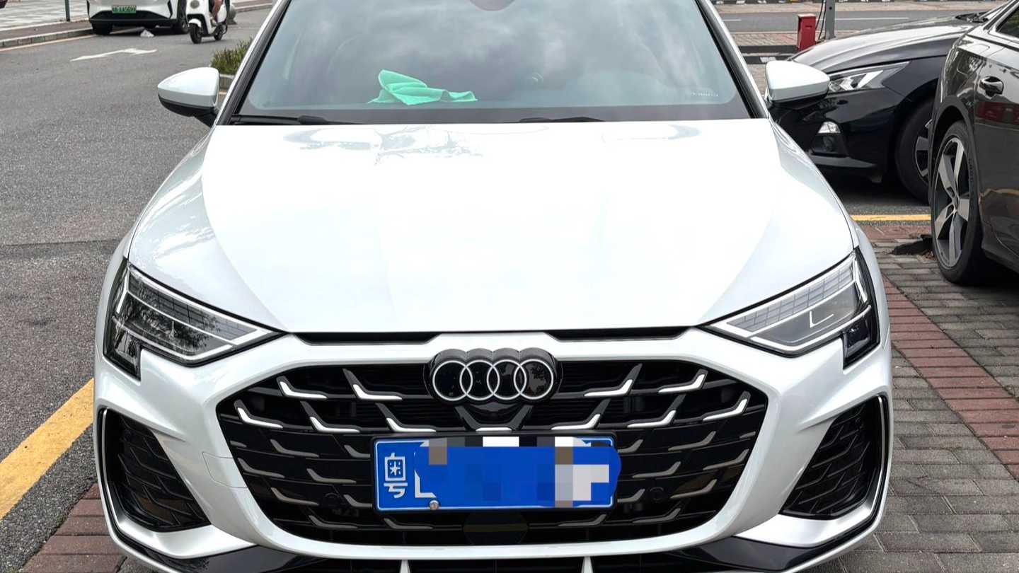 Audi 2025 A3 Sportback 35TFSI Flying Luxury Edition