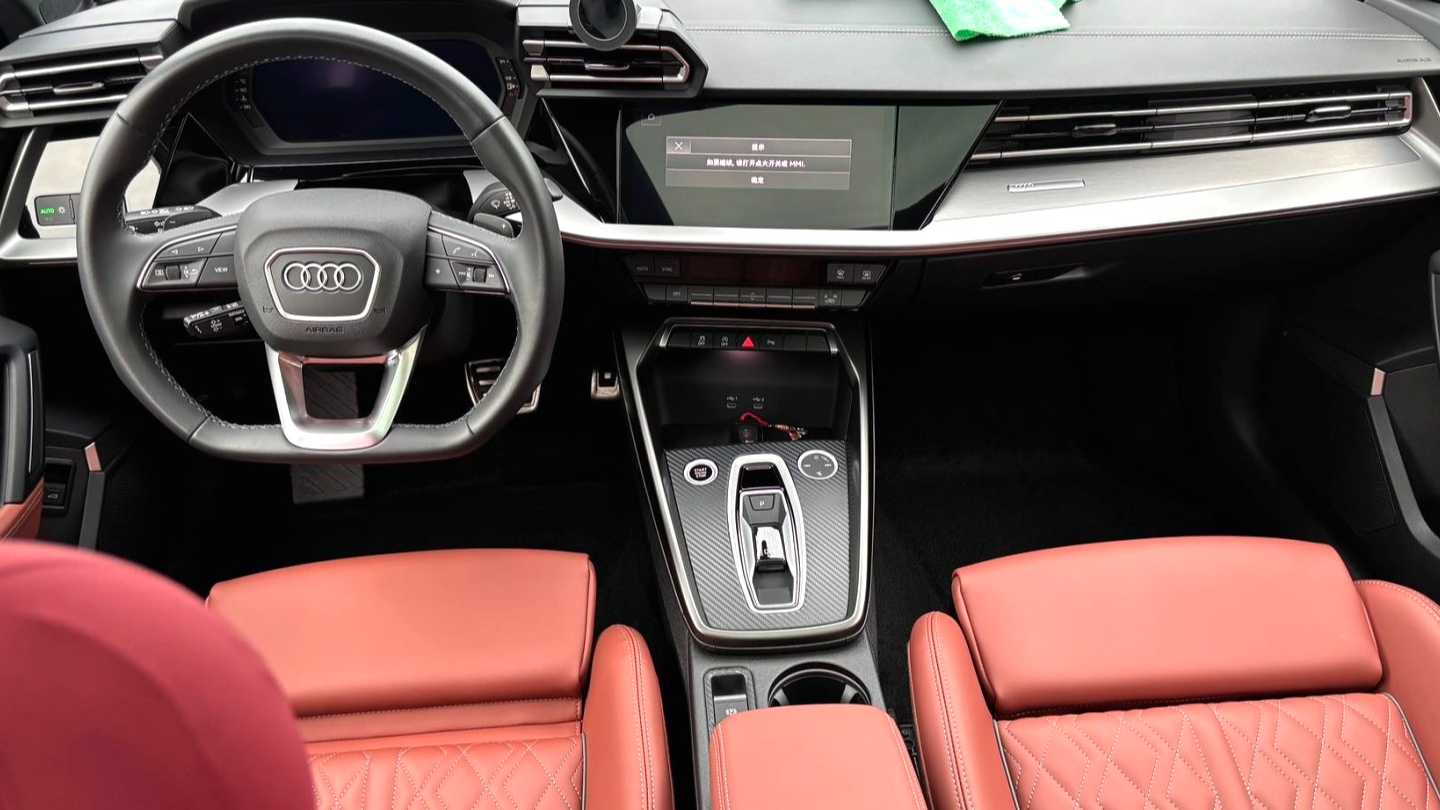 Audi 2025 A3 Sportback 35TFSI Flying Luxury Edition