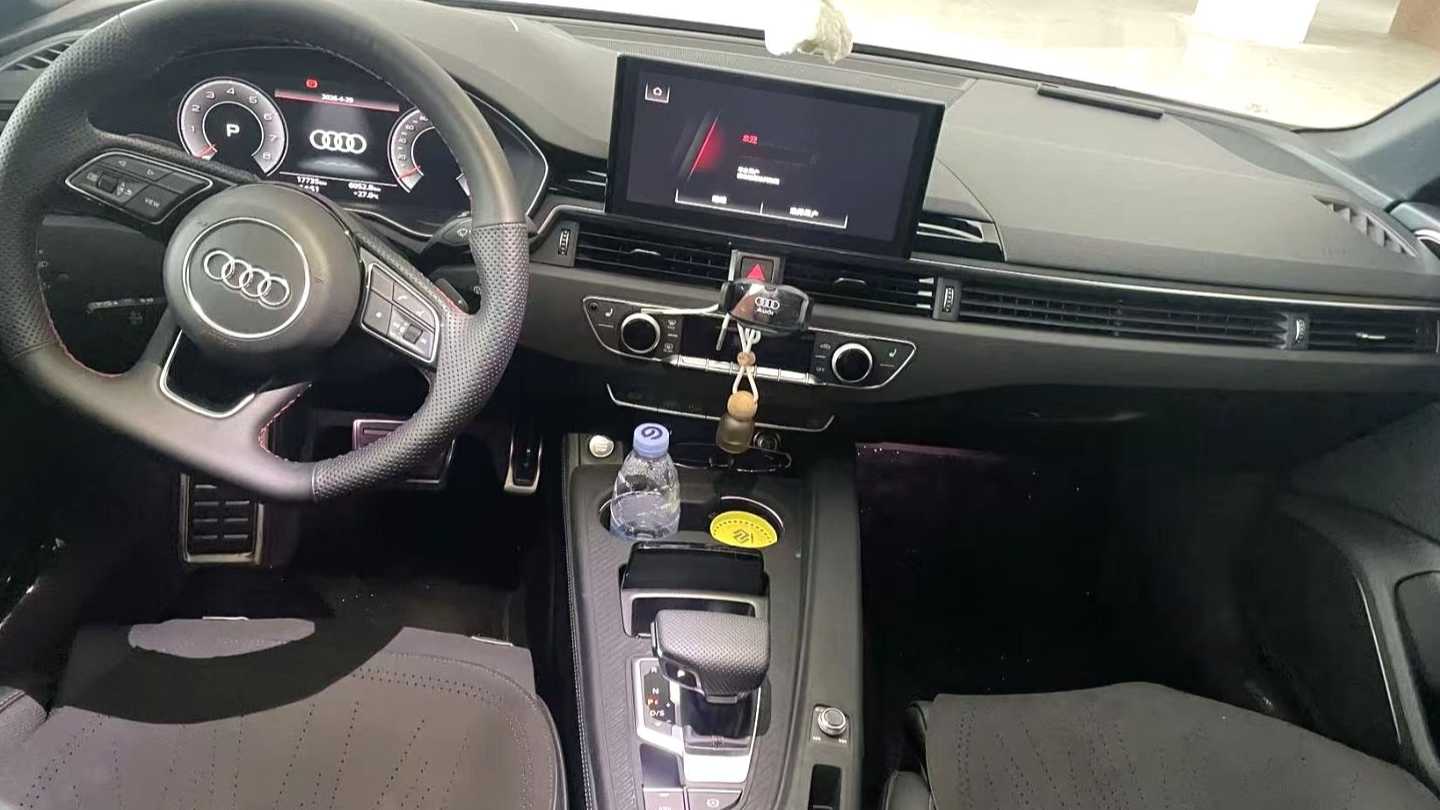 Audi 2025 A4L 2 million Yuexiang 40 TFSI luxury and dynamic vehicles