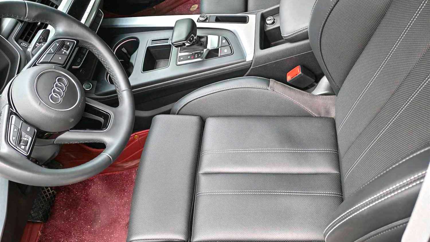 Audi 2025 A4L 2 million Yuexiang 40 TFSI stylish and dynamic vehicles