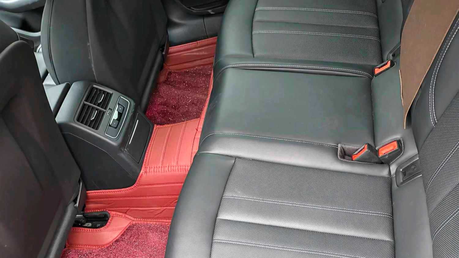 Audi 2025 A4L 2 million Yuexiang 40 TFSI stylish and dynamic vehicles