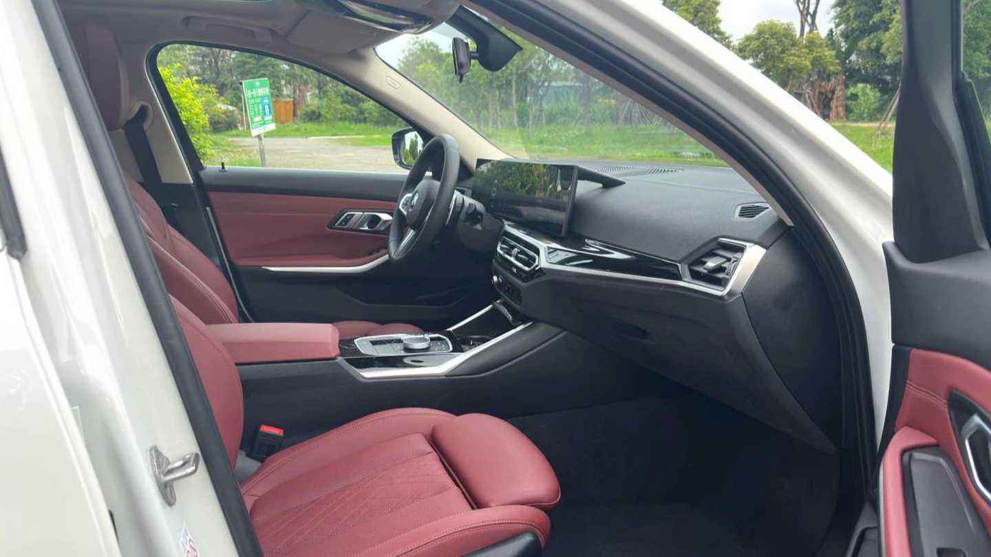 BMW 2023 3 Series 320Li M Sports Package