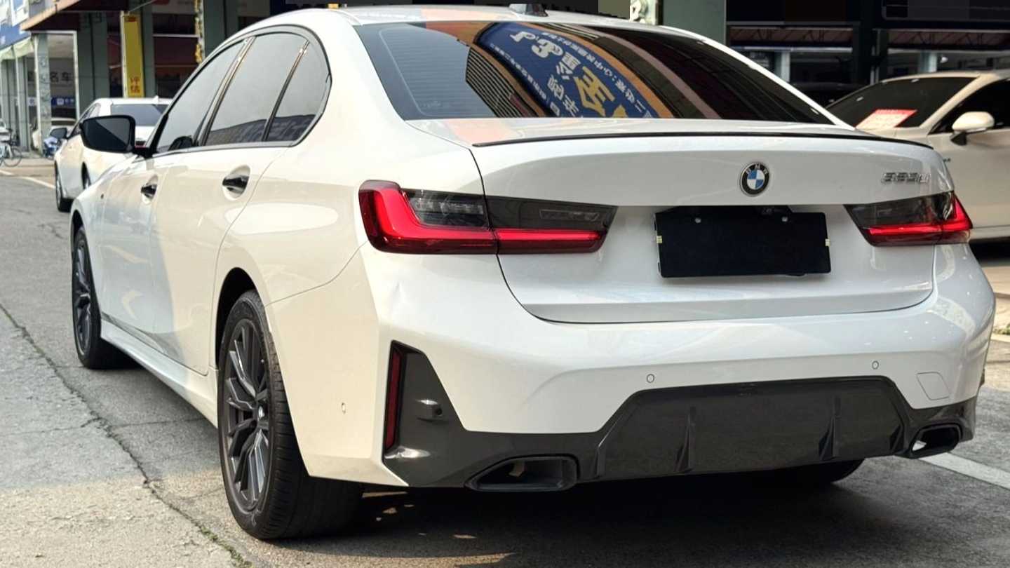 BMW 2023 3 Series 325Li M Sports Night Set