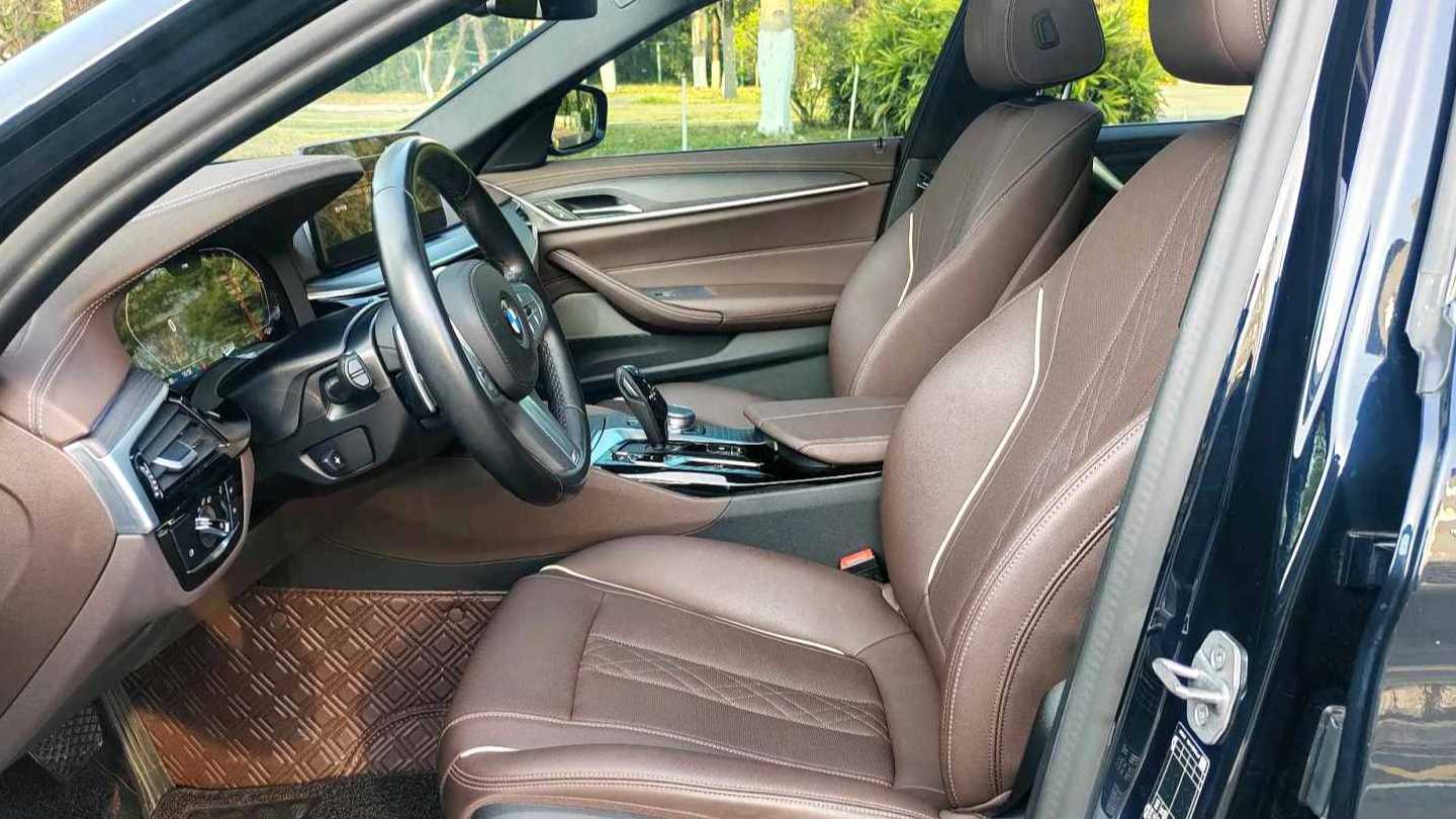 BMW 2023 5 Series 530Li Leading Model M Sport Set