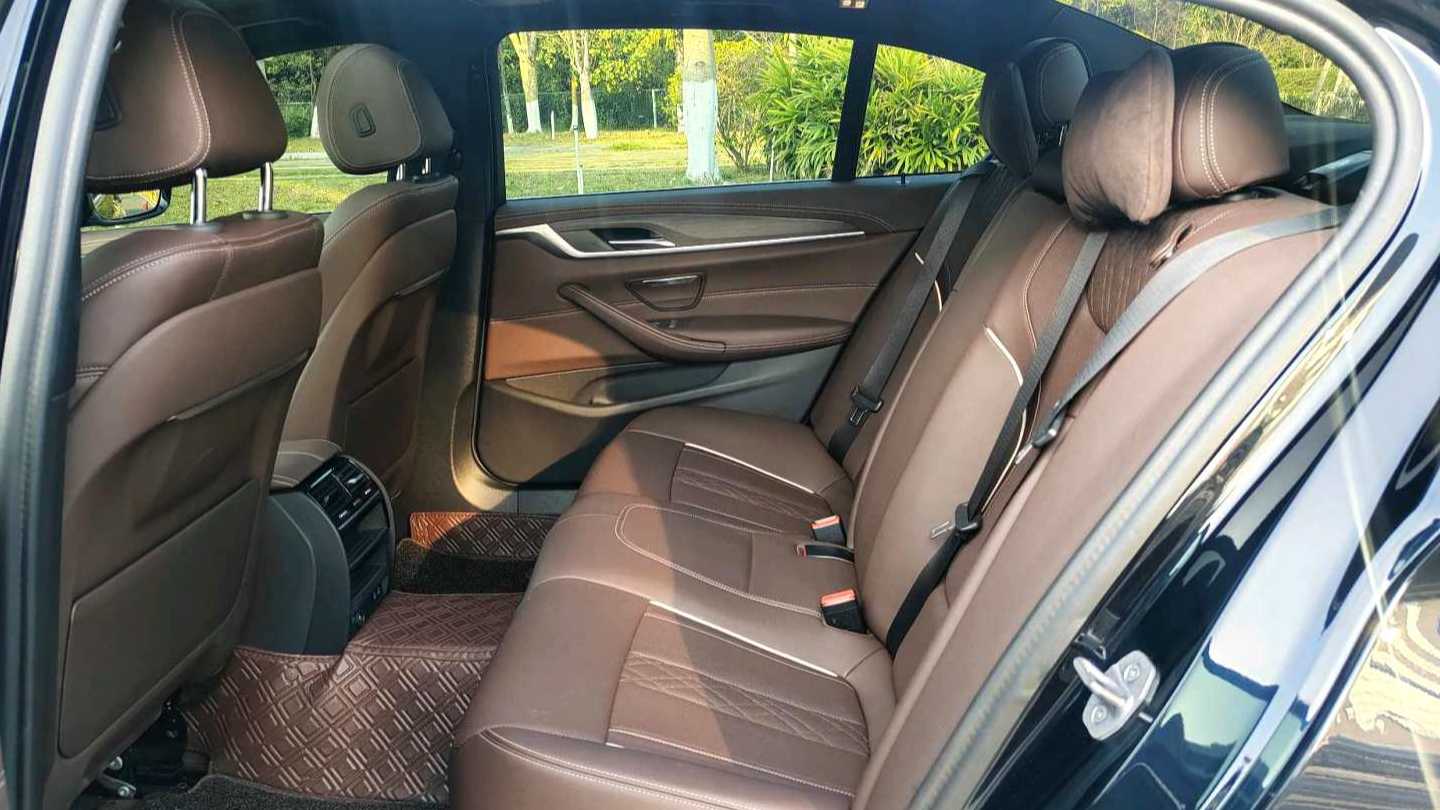 BMW 2023 5 Series 530Li Leading Model M Sport Set