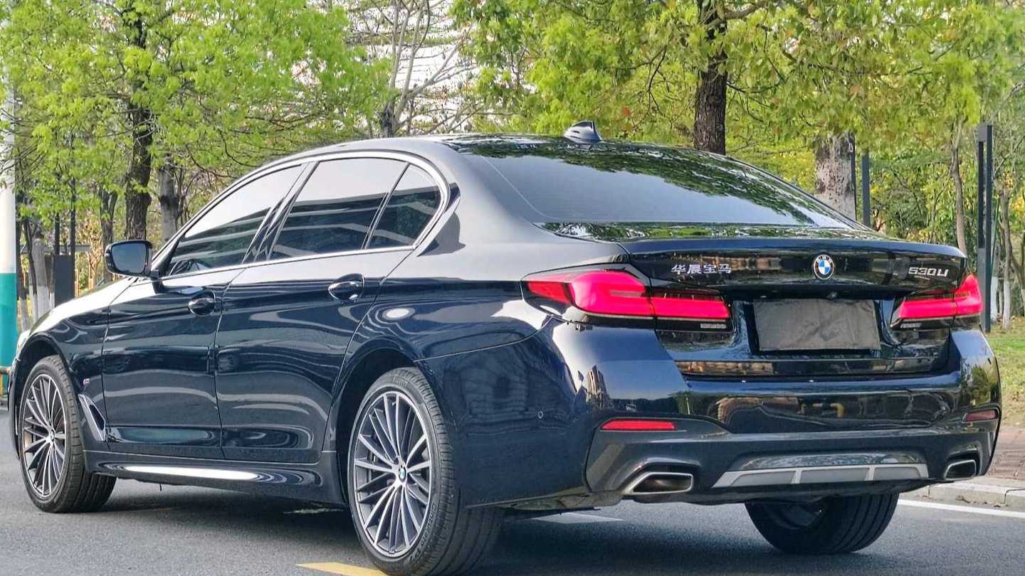 BMW 2023 5 Series 530Li Leading Model M Sport Set