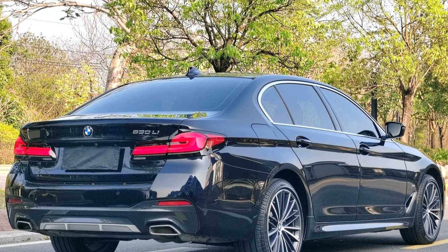 BMW 2023 5 Series 530Li Leading Model M Sport Set