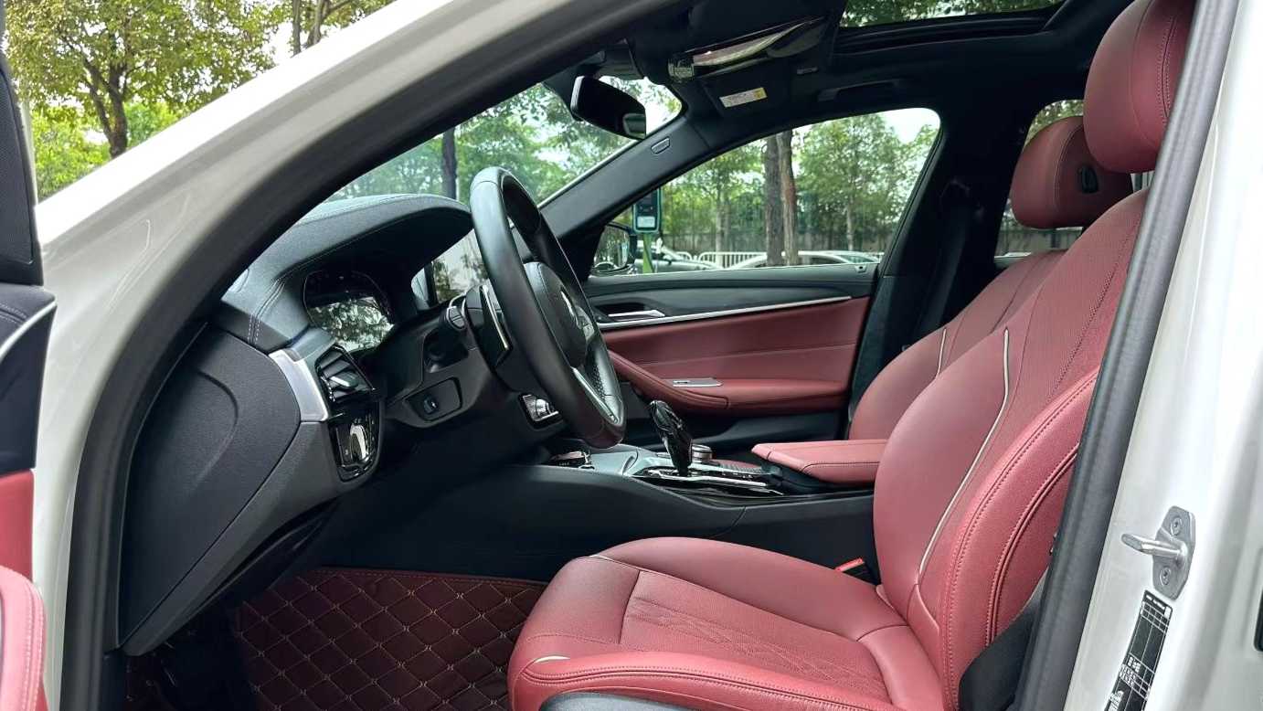 BMW 2023 5 Series Upgraded 530Li Leading Model M Sport Set