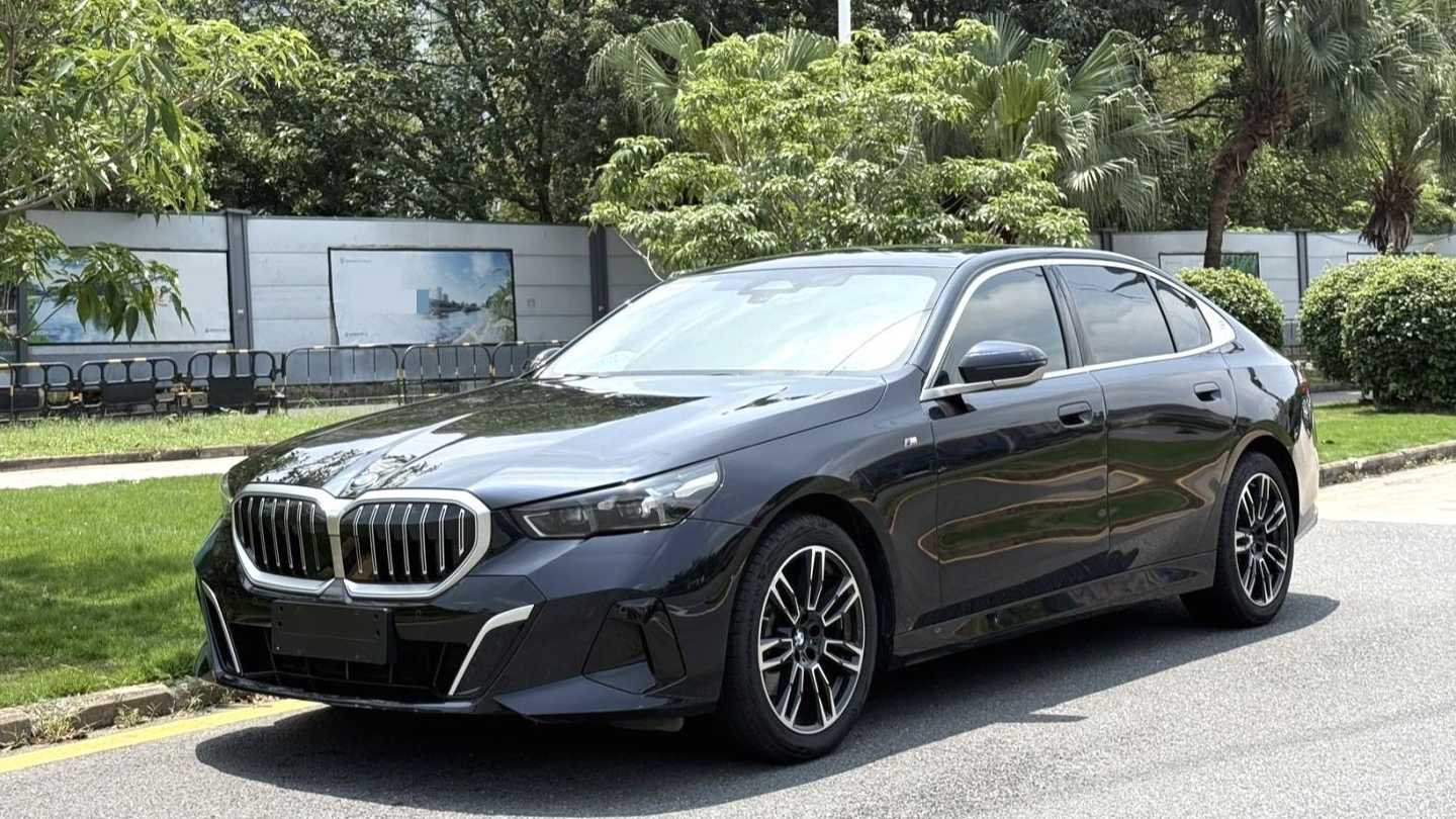 BMW 2025 5 Series 525Li M Sports Package