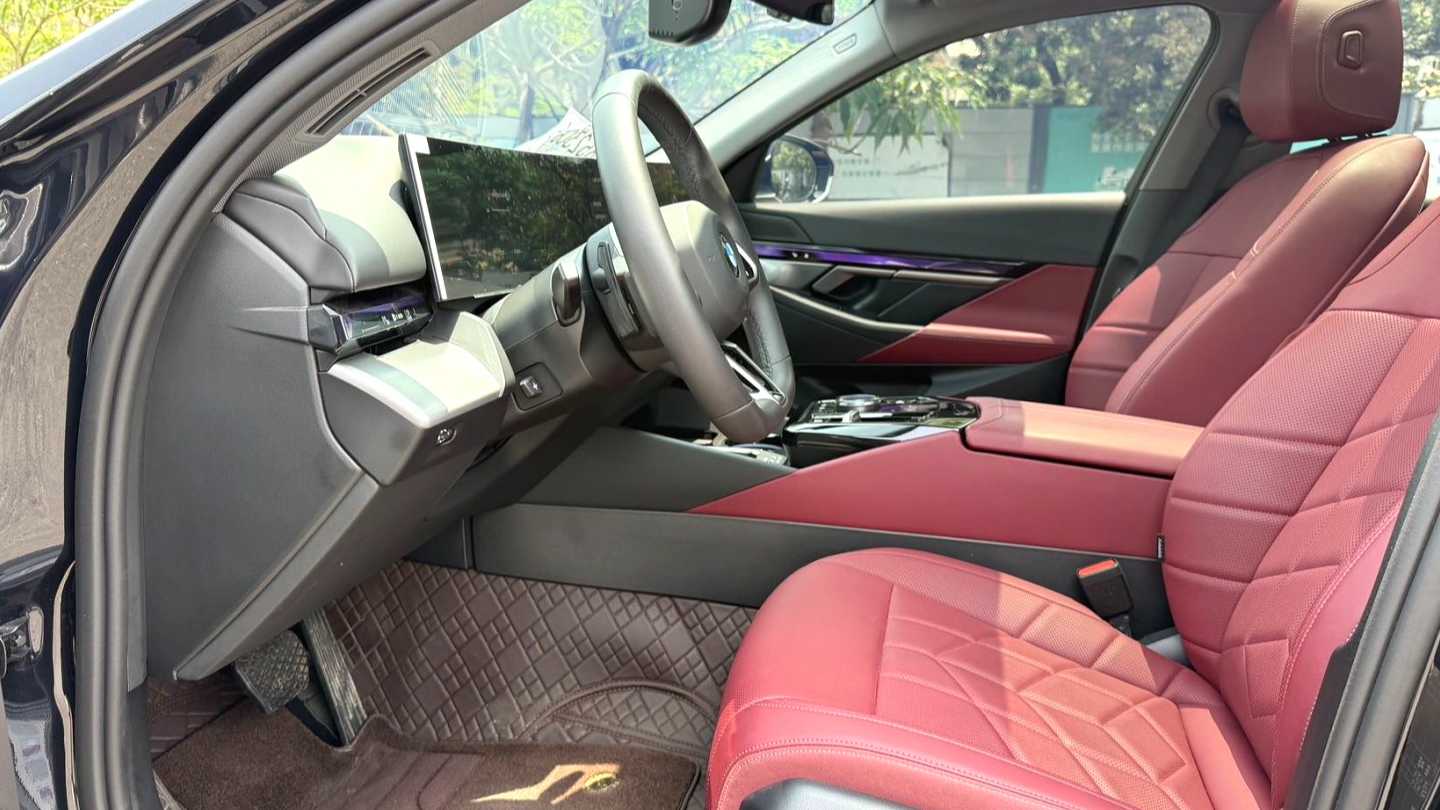 BMW 2025 5 Series 525Li M Sports Package
