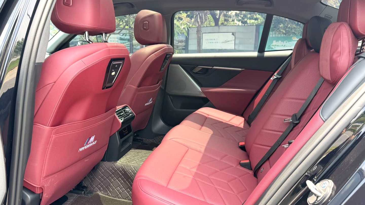 BMW 2025 5 Series 525Li M Sports Package
