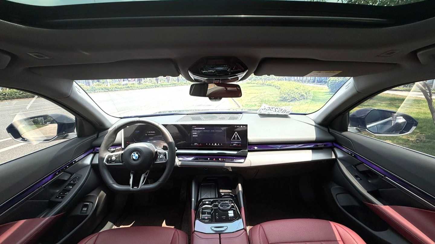 BMW 2025 5 Series 525Li M Sports Package