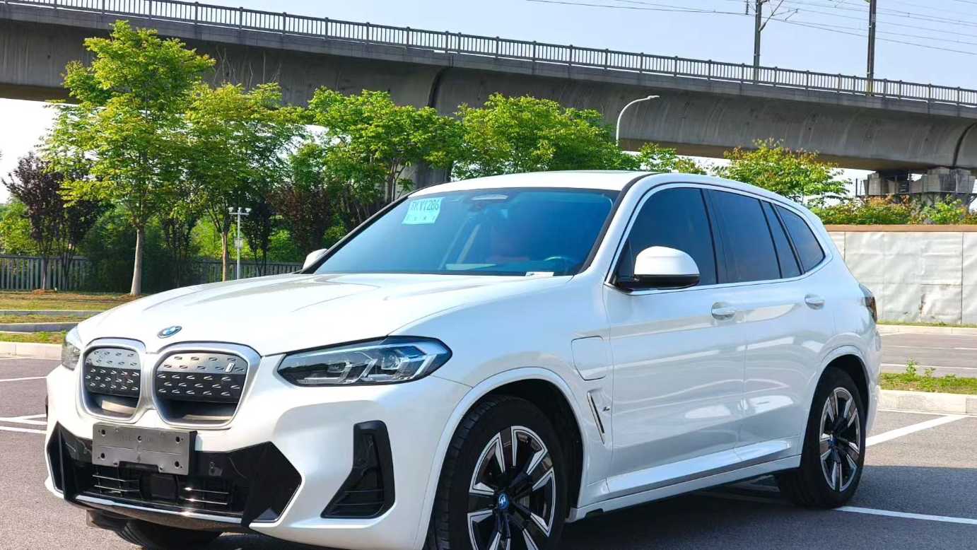 BMW 2022 iX3 leading type
