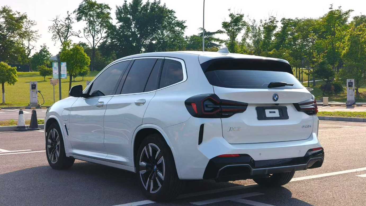 BMW 2022 iX3 leading type