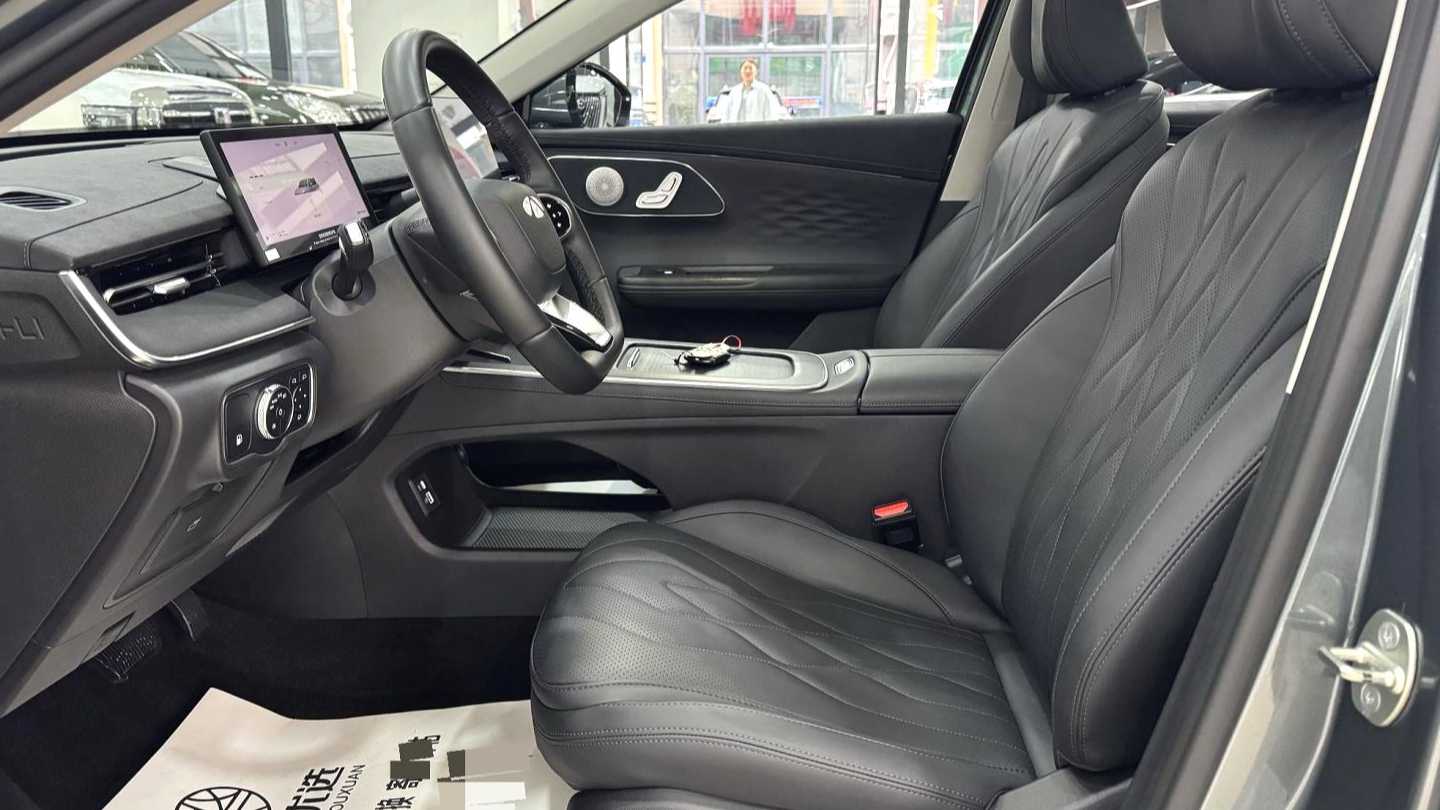 FULWIN 2025 A8L 1.5TGDI 145km Luxury Model