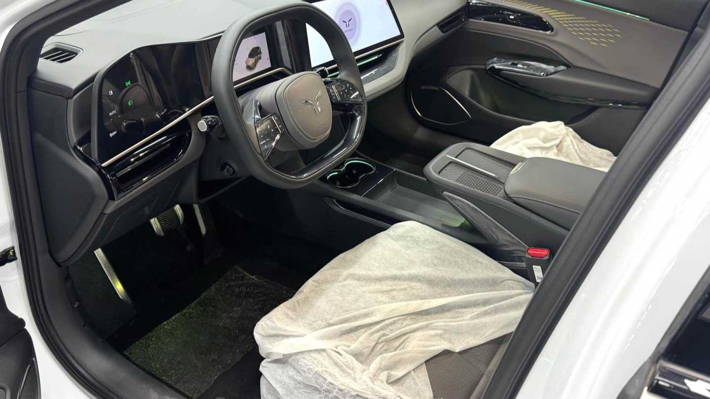 Hong Qi 2024 EH7 640 Pro+4WD Honor Edition
