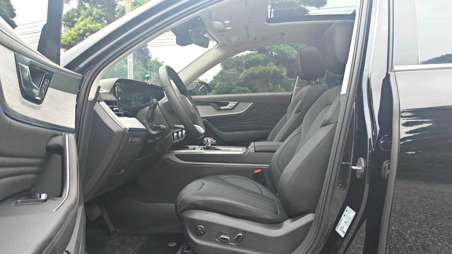 Hong Qi 2025 HS5 2.0T 2WD Flagship Pro Edition