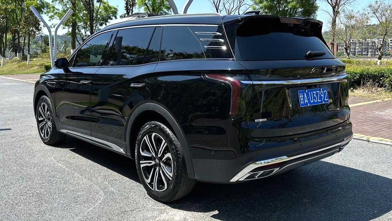 Hong Qi 2023 HS7 2.0T AT 4WD Flag collar version with seven seats