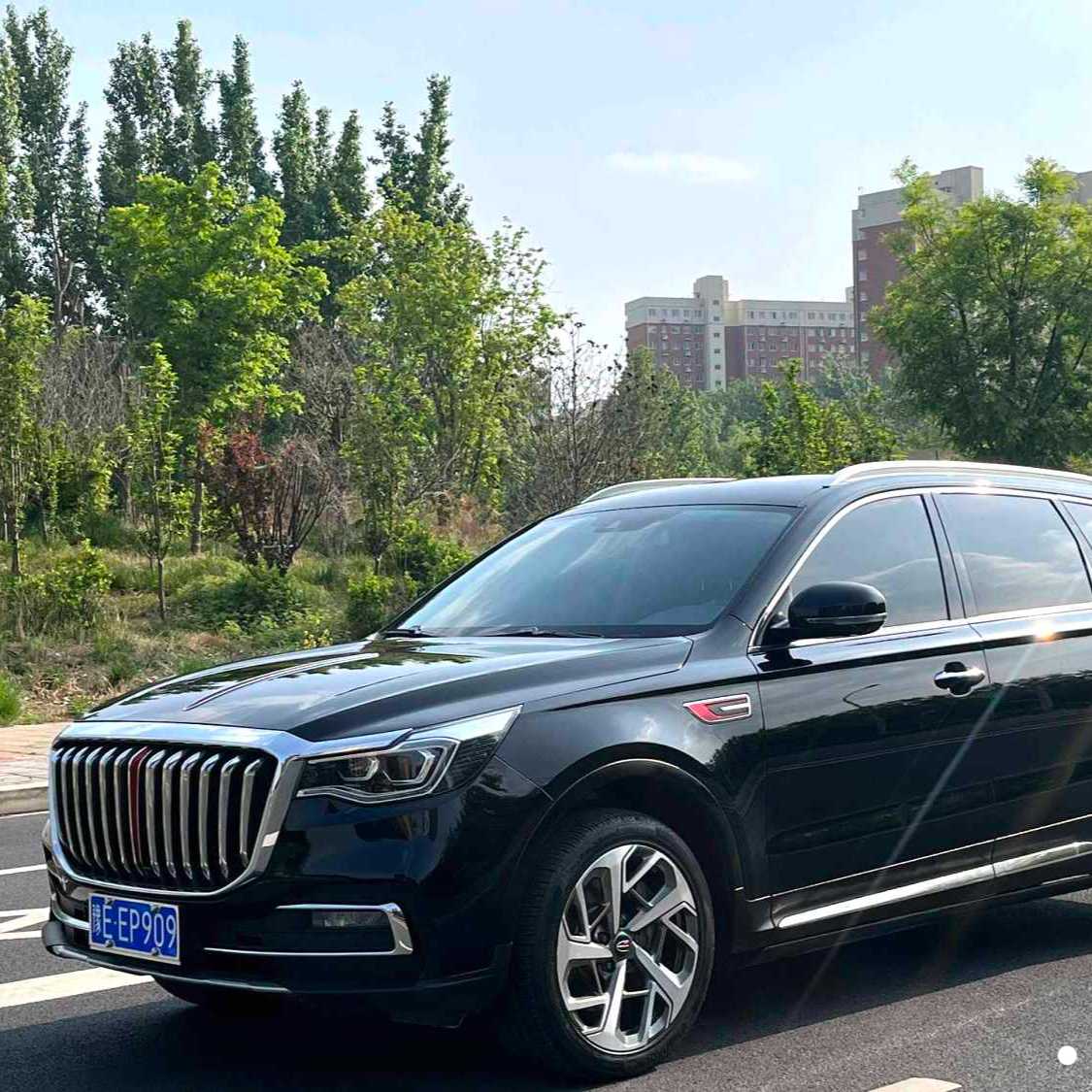 Hong Qi 2022 HS7 2.0T DCT 2WD Zhilian Flag Changban Five Seats Подержанный автомобиль
