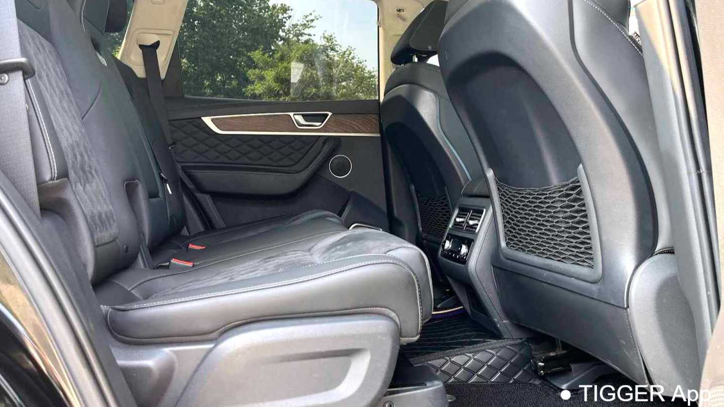 Hong Qi 2022 HS7 2.0T DCT 2WD Zhilian Flag Changban Five Seats