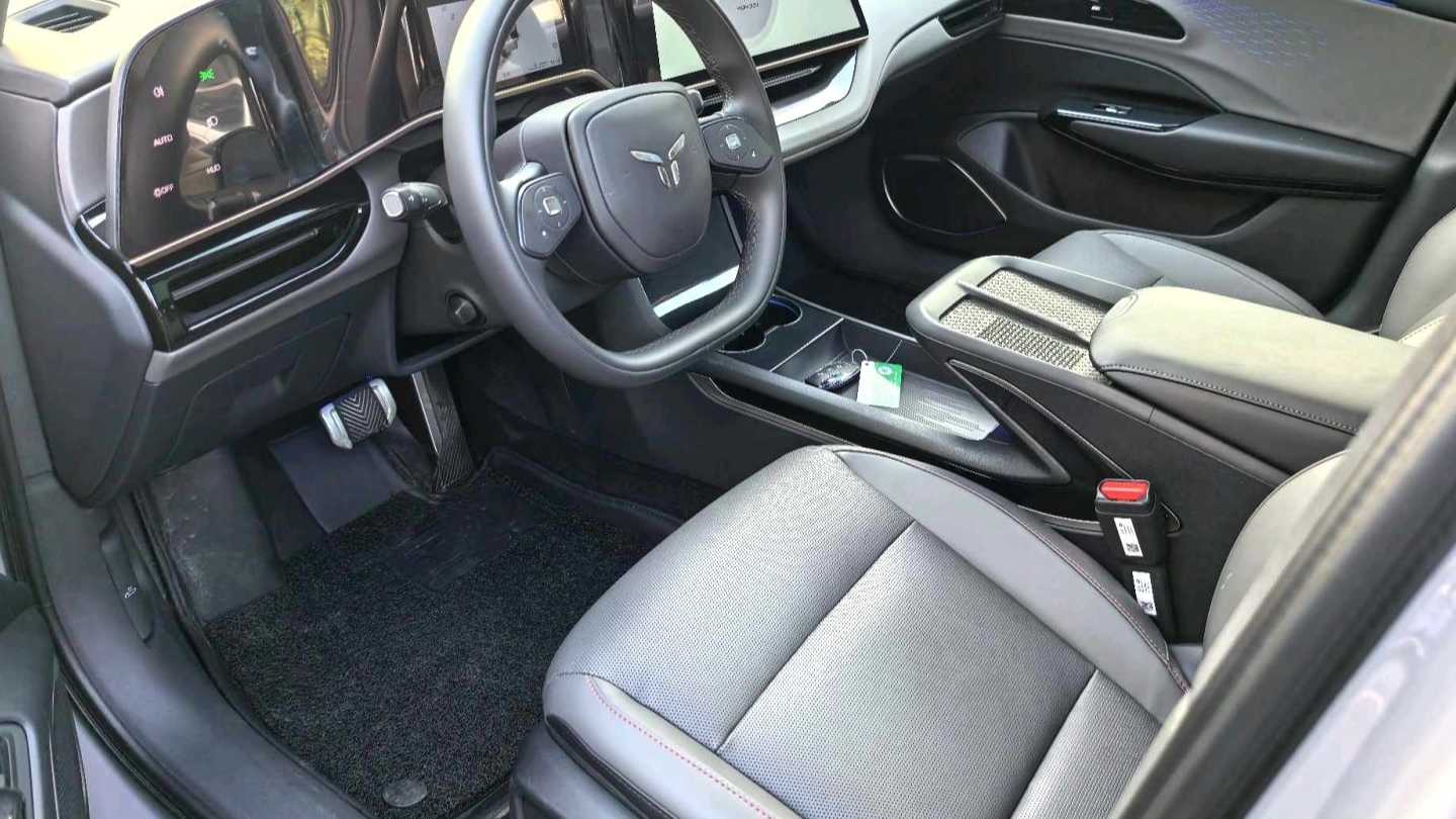 Hong Qi 2025 EH7 640 4WD Intelligent Selection Edition