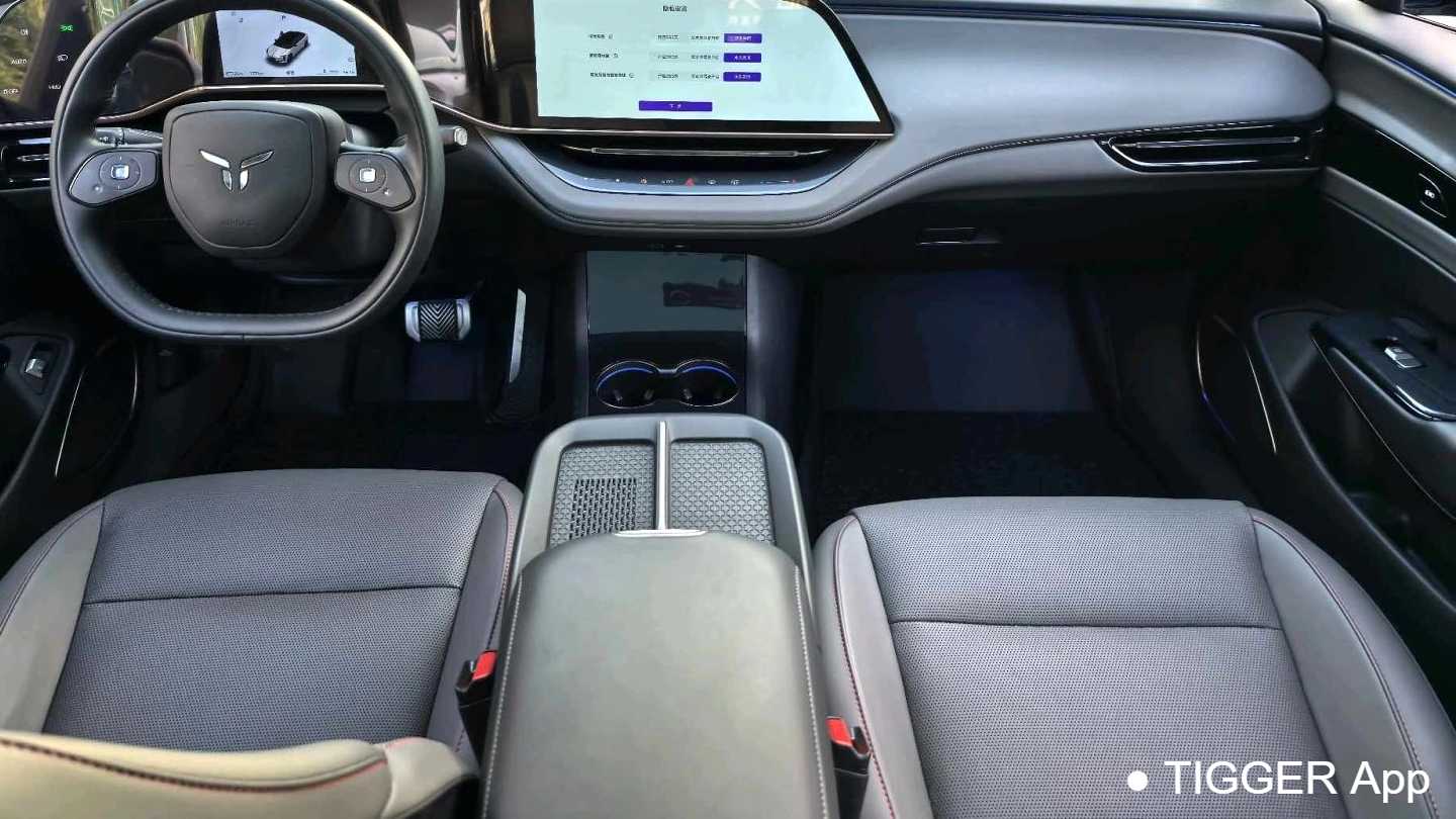 Hong Qi 2025 EH7 640 4WD Intelligent Selection Edition