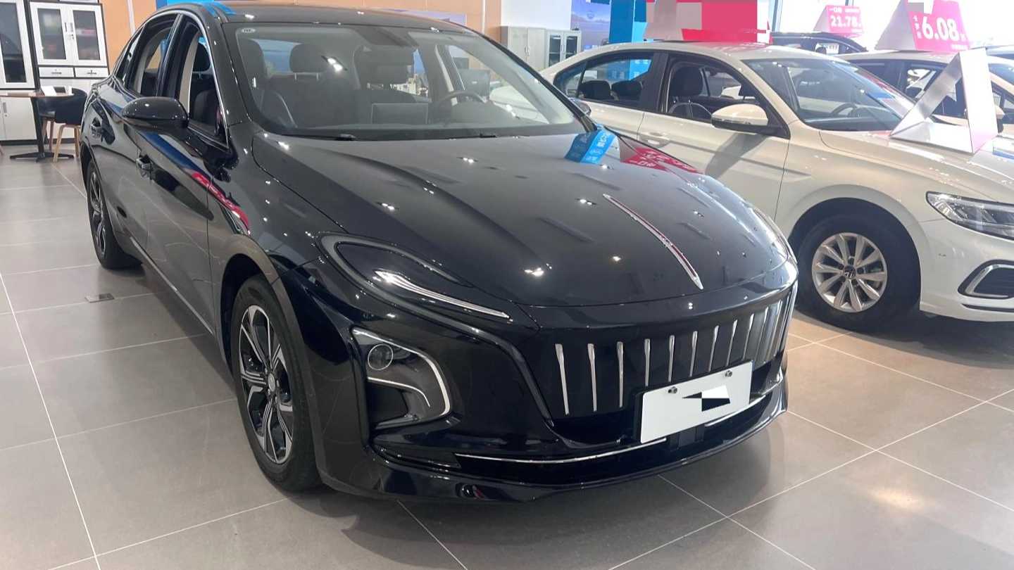 Hong Qi 2023 E-QM5 Upgraded Basic Travel Edition