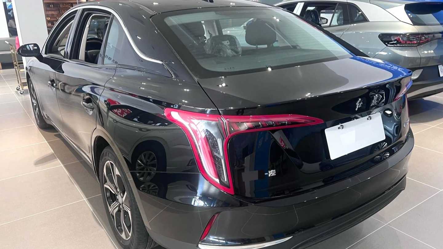 Hong Qi 2023 E-QM5 Upgraded Basic Travel Edition