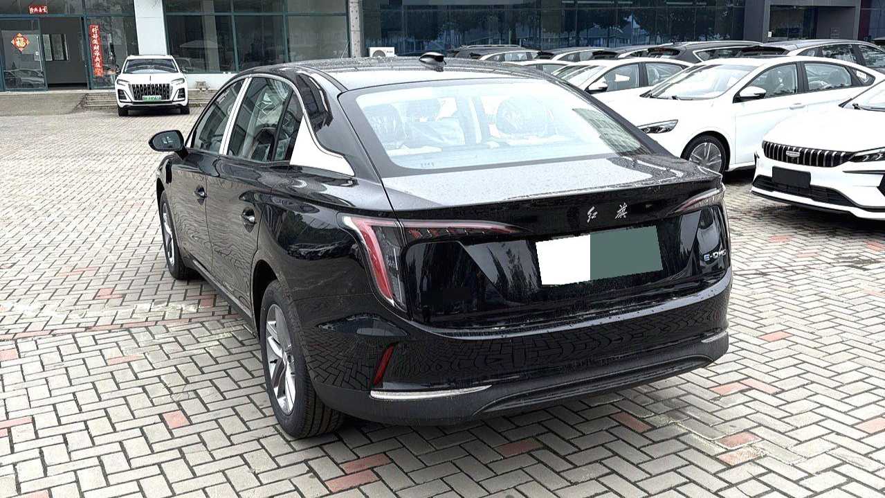 Hong Qi 2025 E-QM5 500km travel version