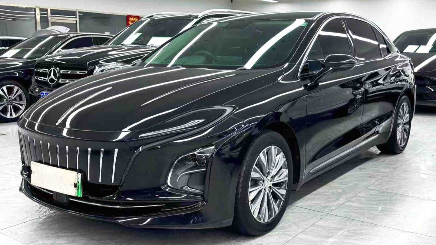 Hong Qi 2022 E-QM5 431km Charging Enjoyment Edition