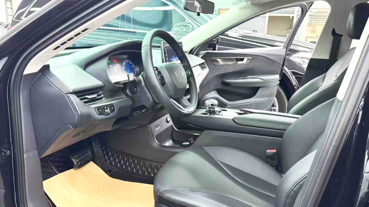 Hong Qi 2022 E-QM5 431km Charging Enjoyment Edition
