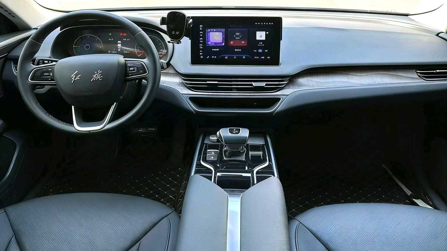 Hong Qi 2024 E-QM5 450km Travel Edition