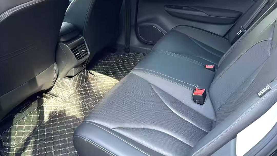 Hong Qi 2024 E-QM5 450km Travel Edition