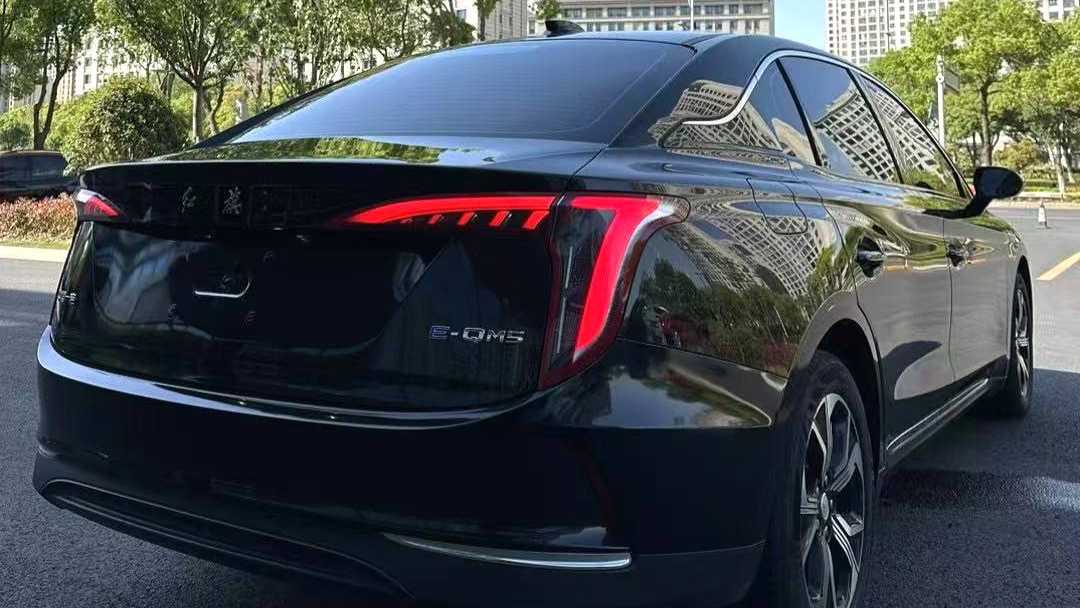 Hong Qi 2024 E-QM5 450km Travel Edition