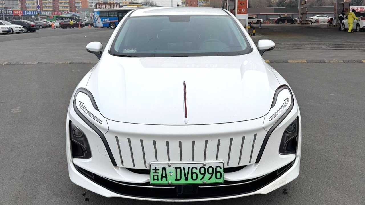 Hong Qi 2024 E-QM5 610km PLUS