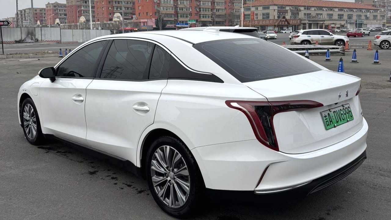 Hong Qi 2024 E-QM5 610km PLUS